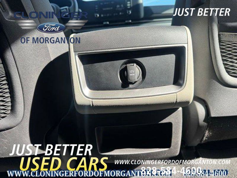 Used 2023 Kia Carnival LX image 16