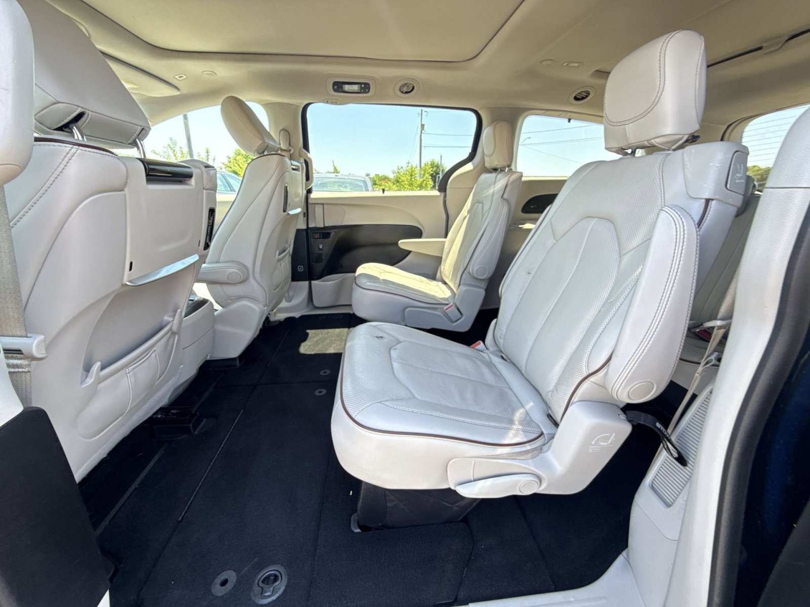 Used 2019 Chrysler Pacifica Limited w/ Advanced Safetytec Group FWD image 23