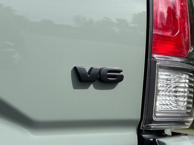 Used 2022 Toyota Tacoma TRD Sport w/ TRD Premium Sport Package AWD/4WD image 15