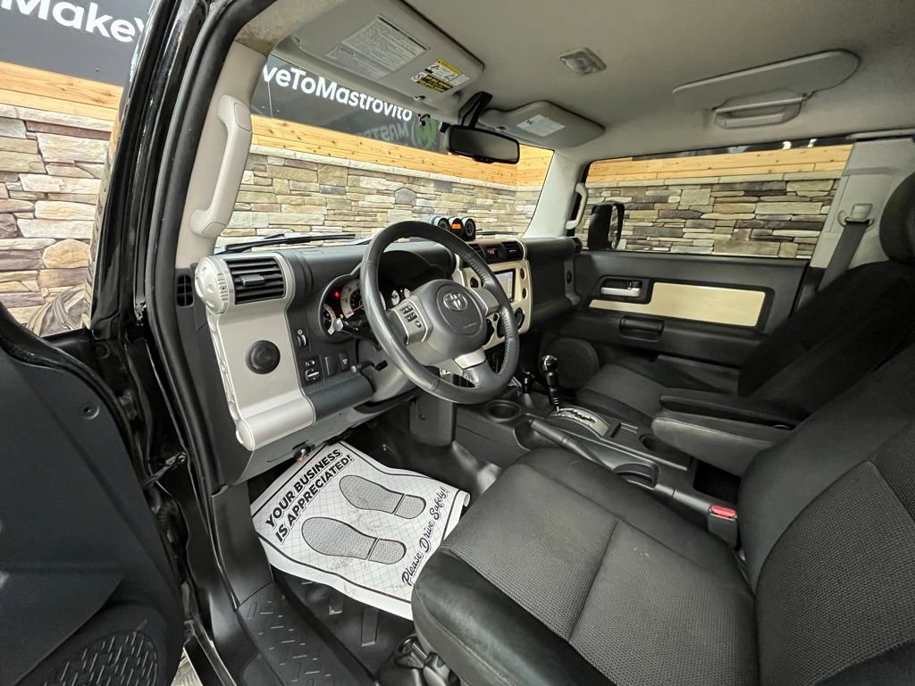 Used 2009 Toyota FJ Cruiser 4WD image 32