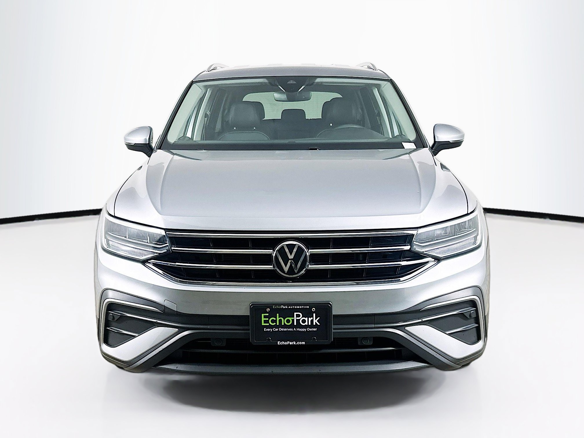 Used 2023 Volkswagen Tiguan SE AWD/4WD image 2