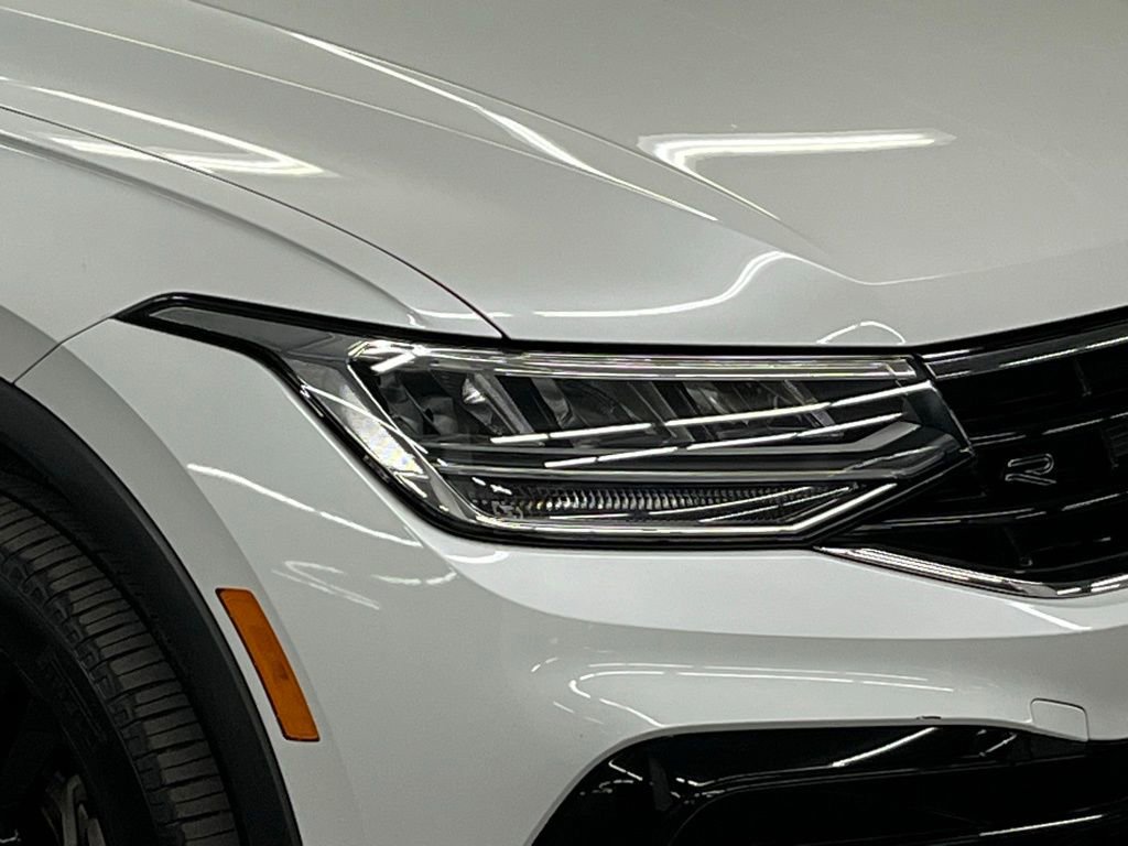 Used 2023 Volkswagen Tiguan SE R-Line image 41