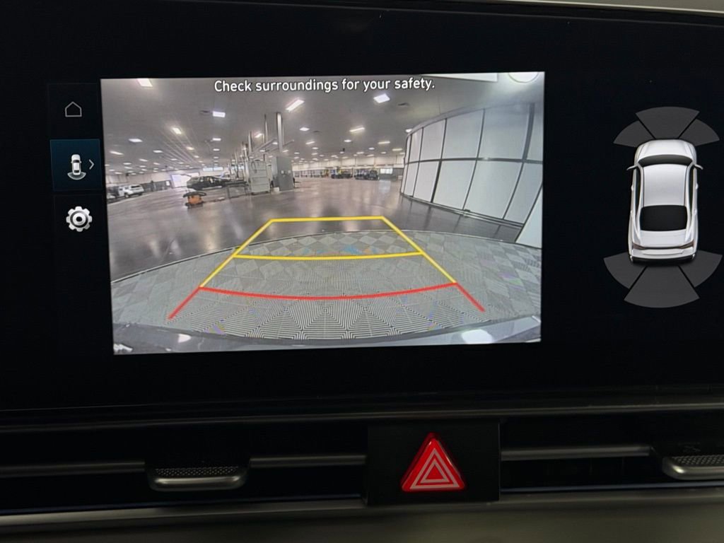 Used 2024 Hyundai Elantra Limited image 21