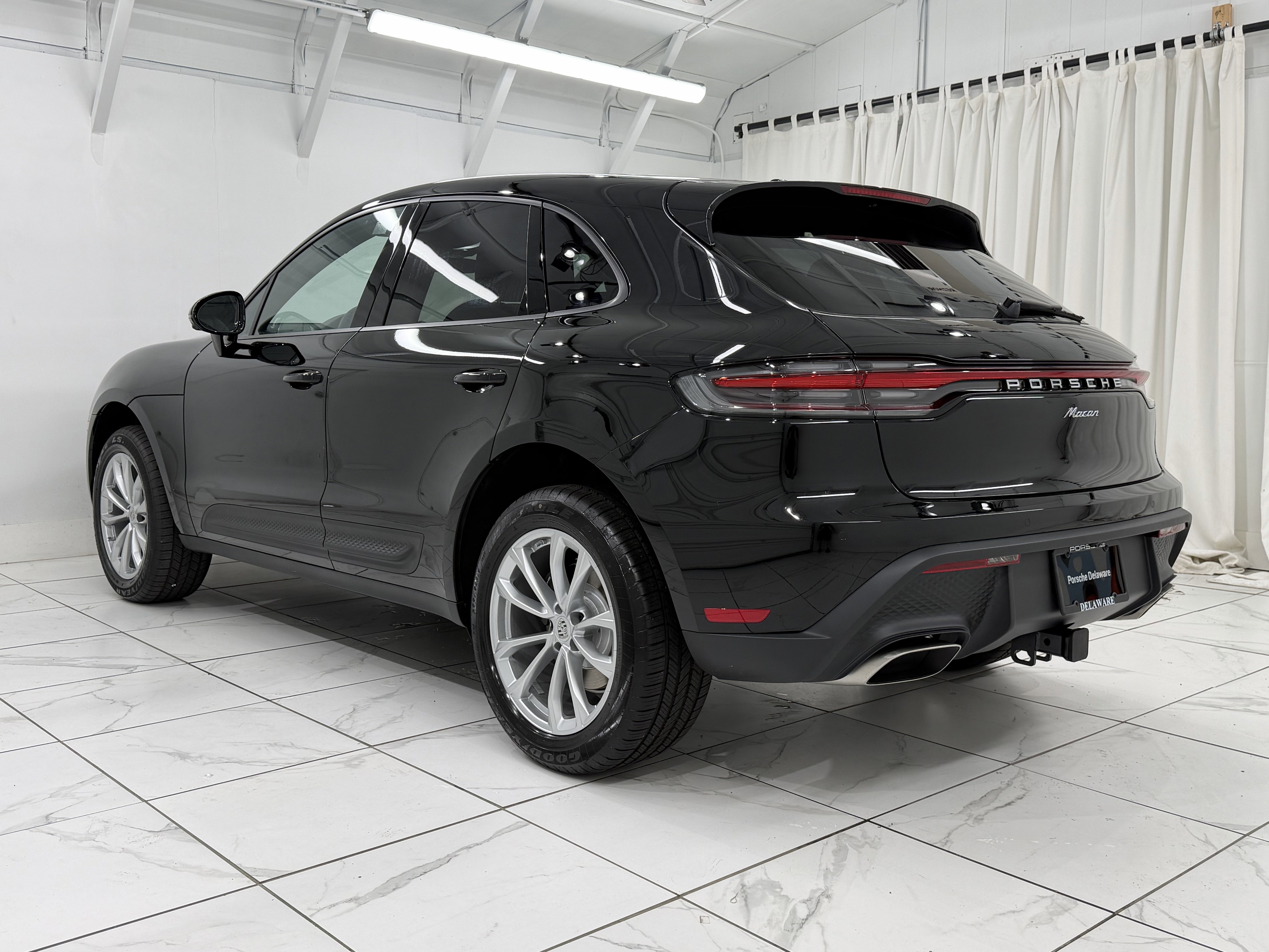 New 2026 Porsche Macan image 3