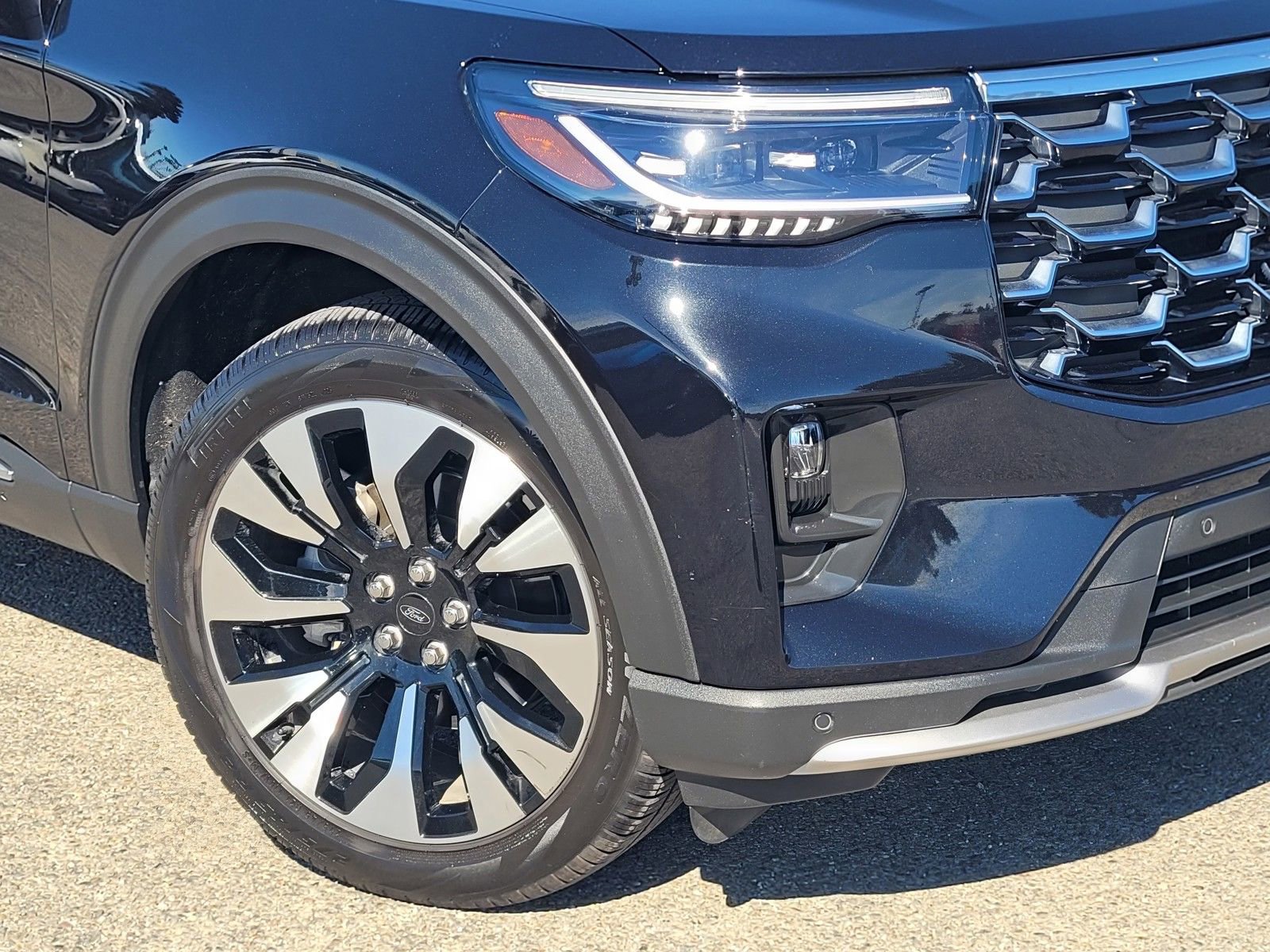 Used 2025 Ford Explorer Platinum w/ LUX Leather Package image 9