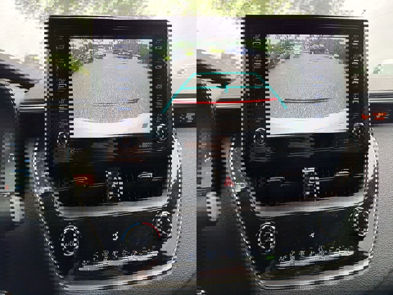 Used 2021 Toyota Corolla LE image 5