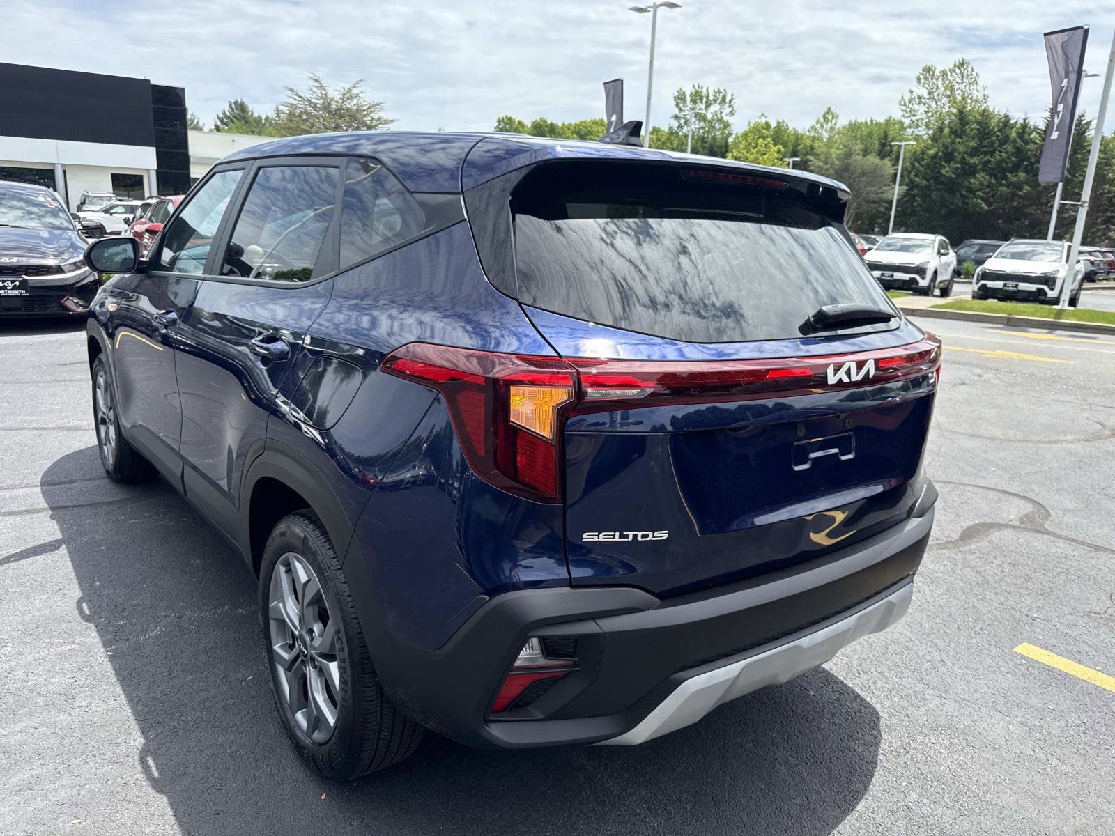 Used 2025 Kia Seltos LX AWD/4WD image 3