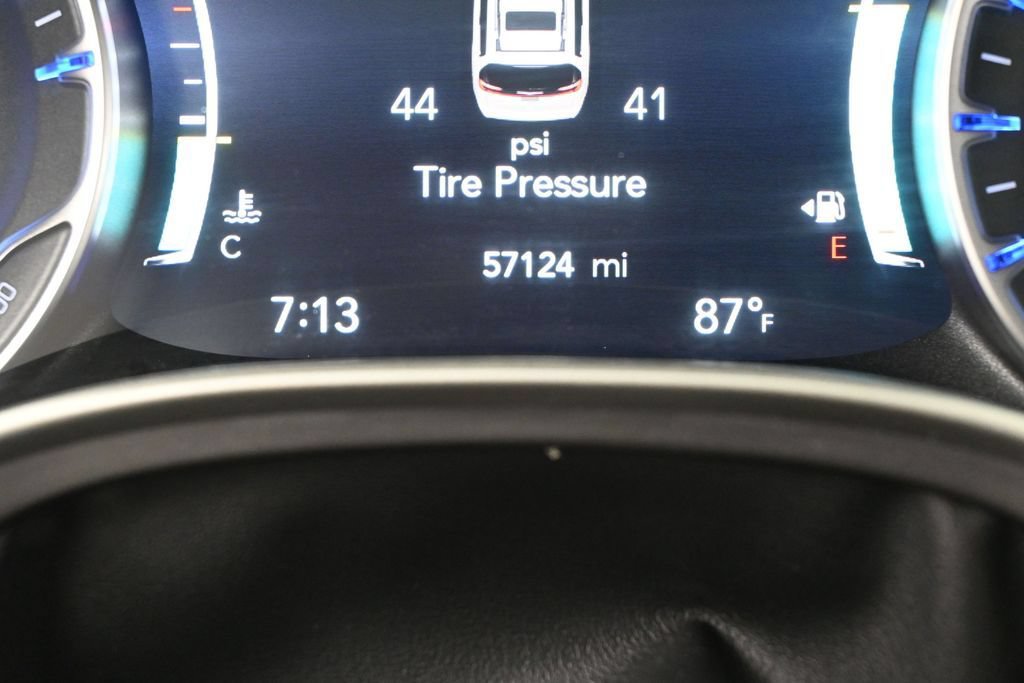 Used 2023 Chrysler Pacifica Touring-L FWD image 25