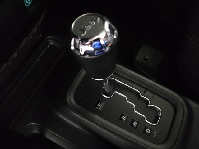 Used 2018 Jeep Wrangler Unlimited Sahara w/ Connectivity Group image 35