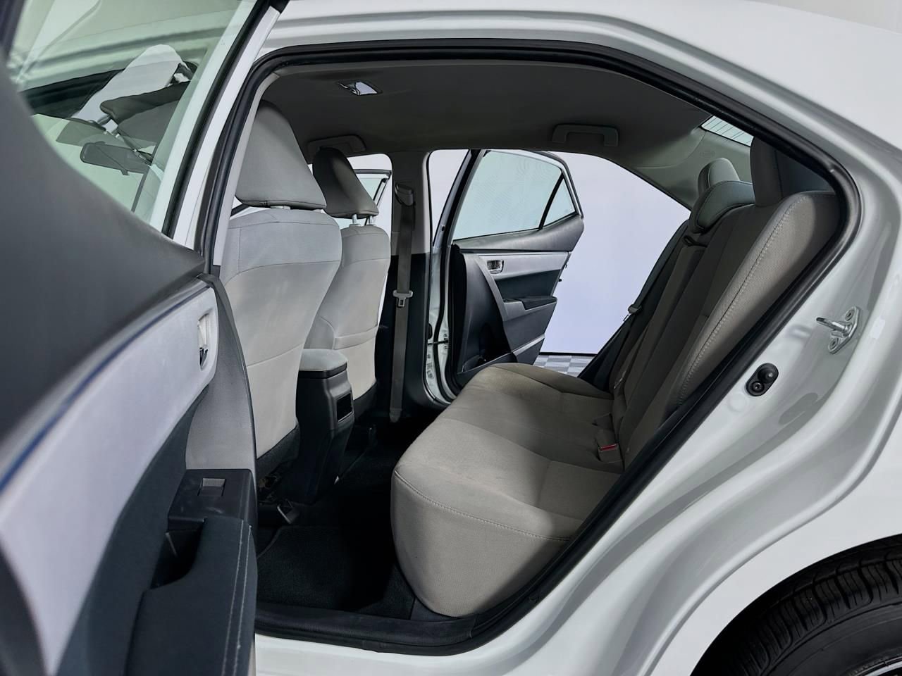 Used 2016 Toyota Corolla LE image 26