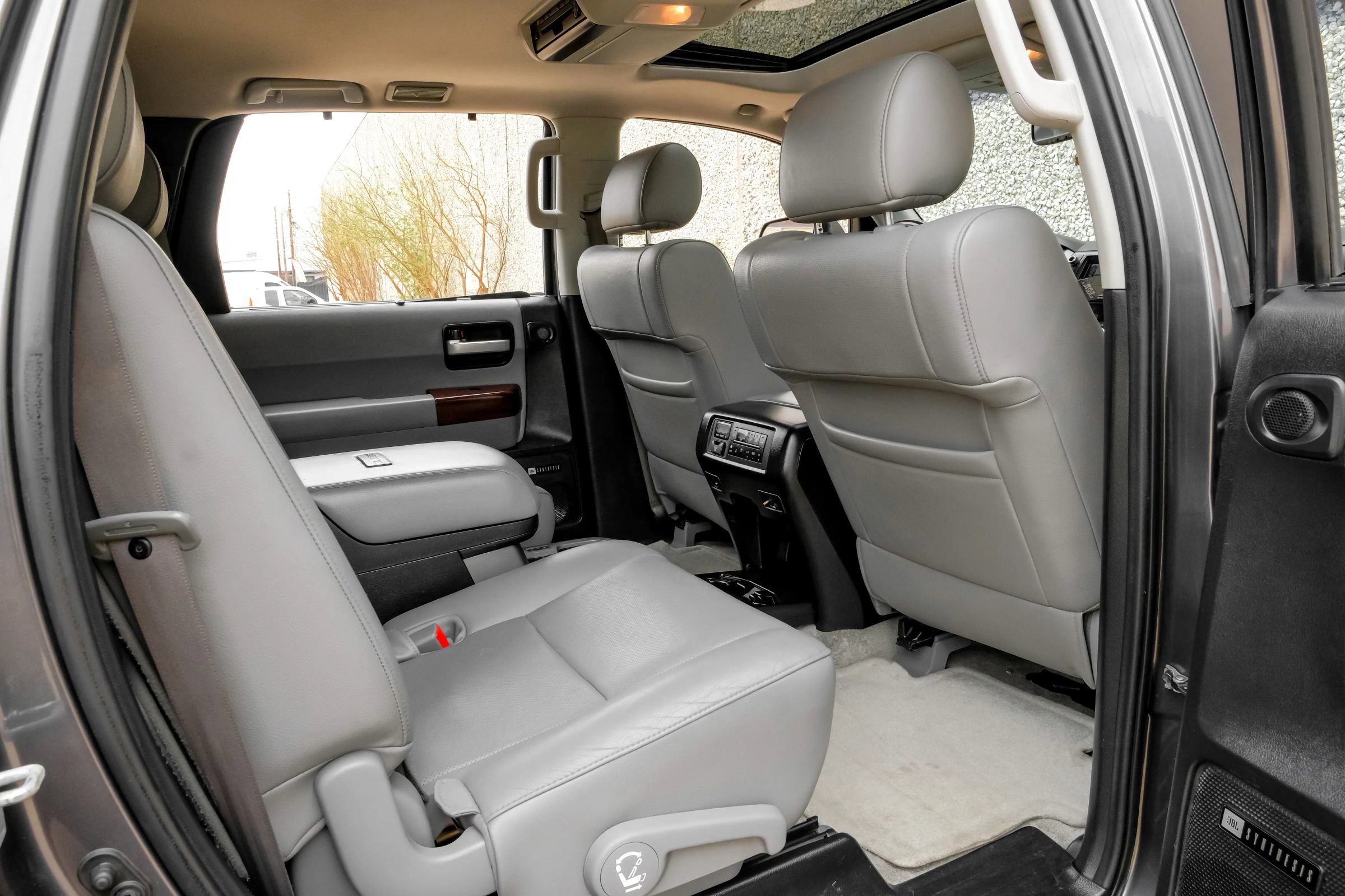 Used 2011 Toyota Sequoia Platinum AWD/4WD image 35