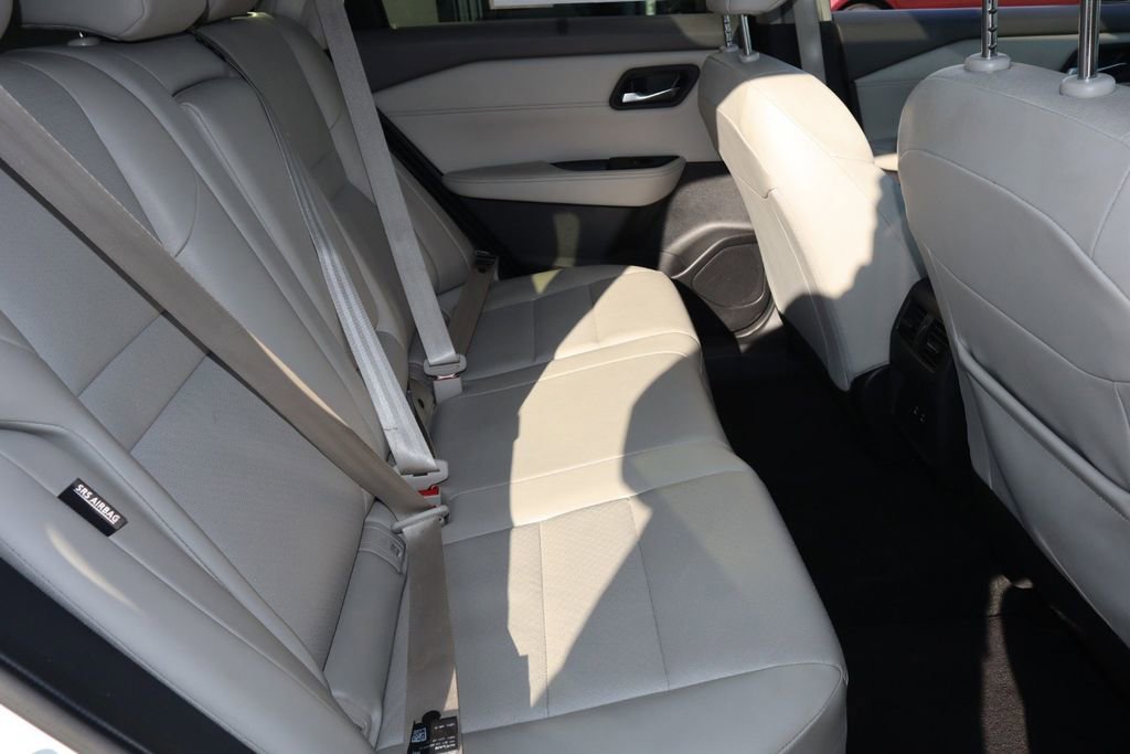 Used 2024 Nissan Rogue SV w/ SV Premium Package image 24