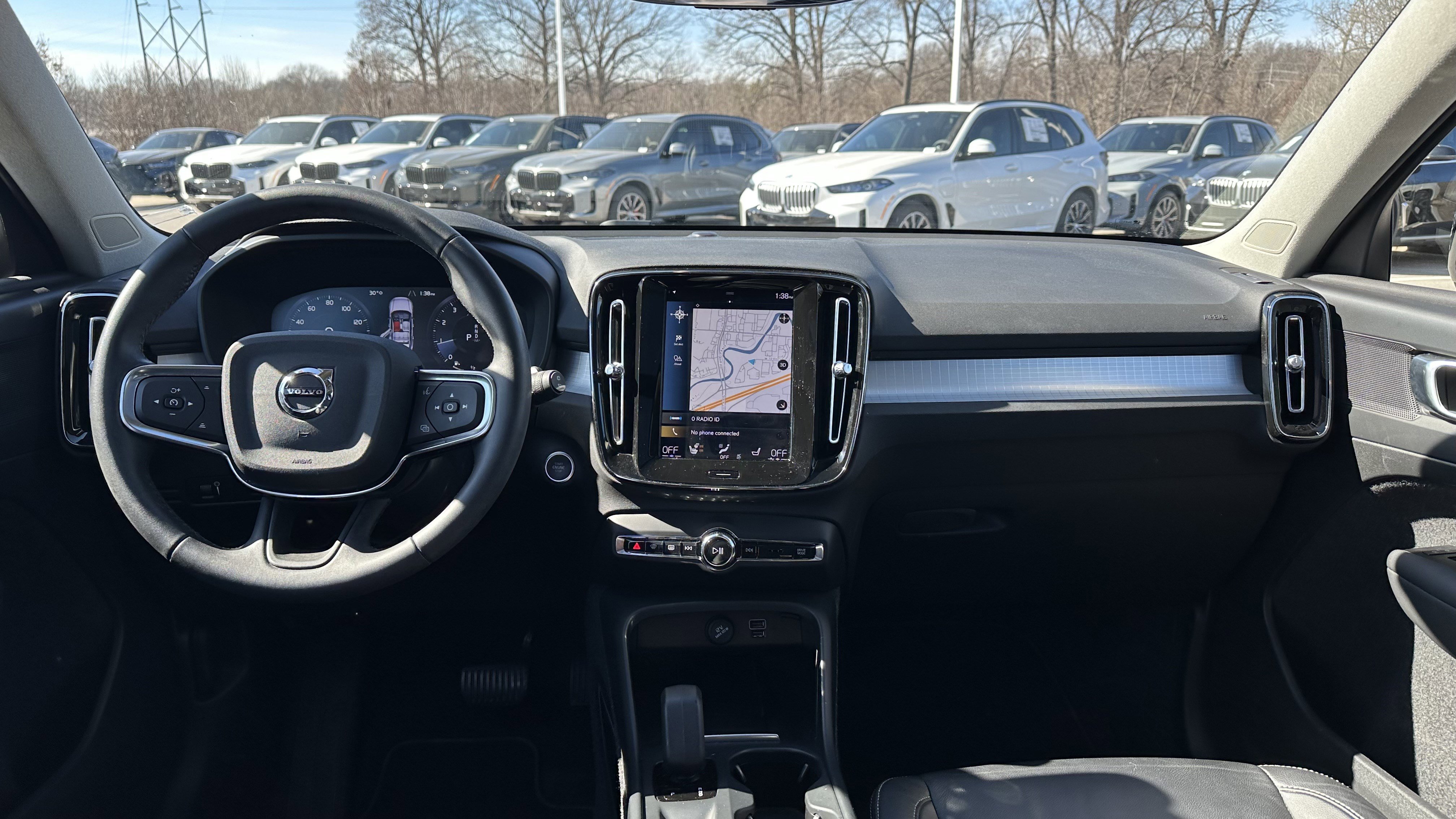 Used 2022 Volvo XC40 T5 Momentum w/ Premium Package image 30