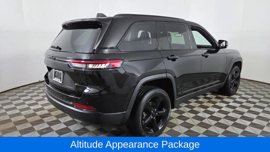 Used 2023 Jeep Grand Cherokee Altitude image 9