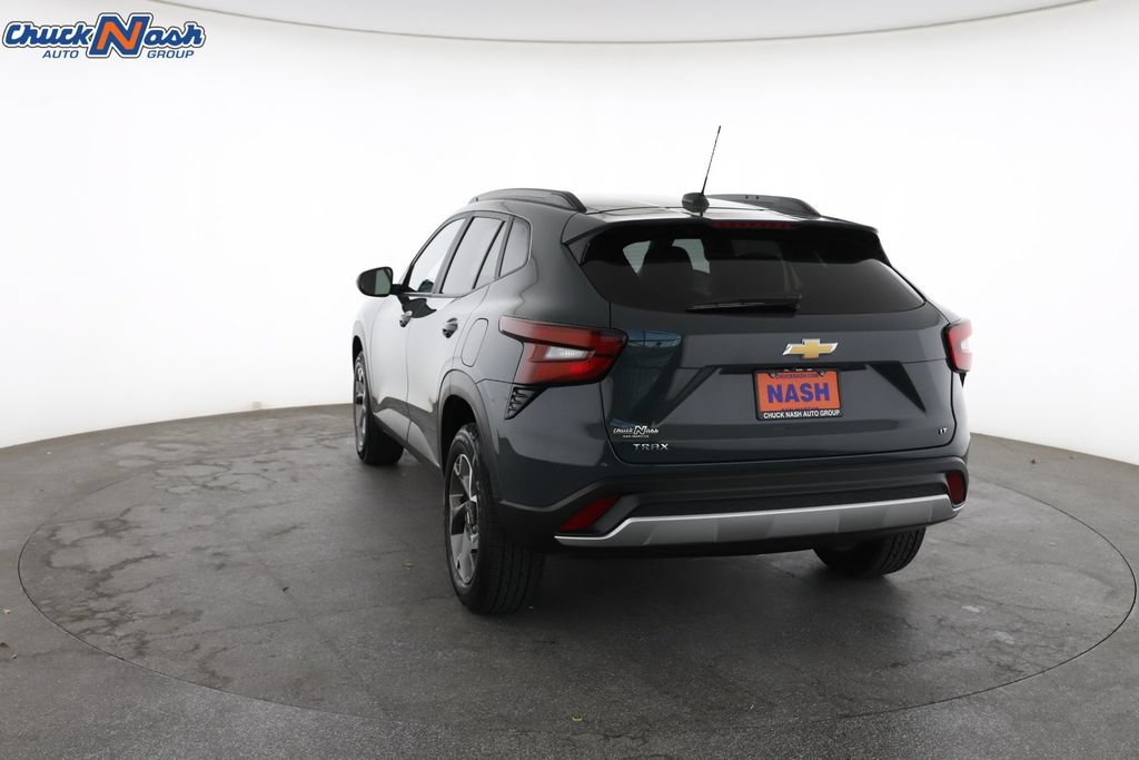 Used 2025 Chevrolet Trax LT FWD image 10