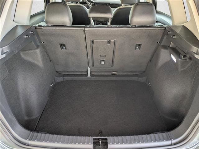 Used 2025 Volkswagen Taos SE image 6