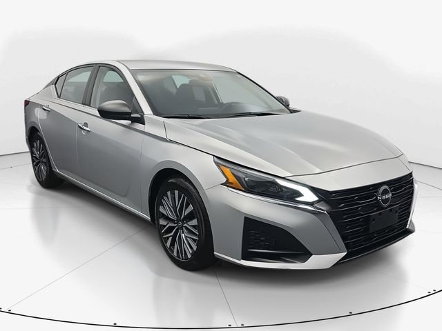 Used 2024 Nissan Altima 2.5 SV image 2