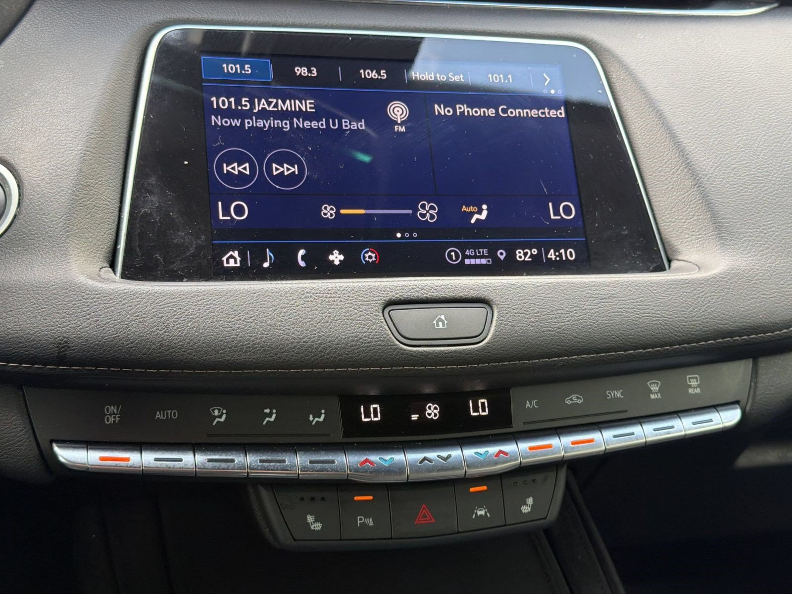 Used 2023 Cadillac XT4 Luxury w/ Cold Weather Package FWD image 19