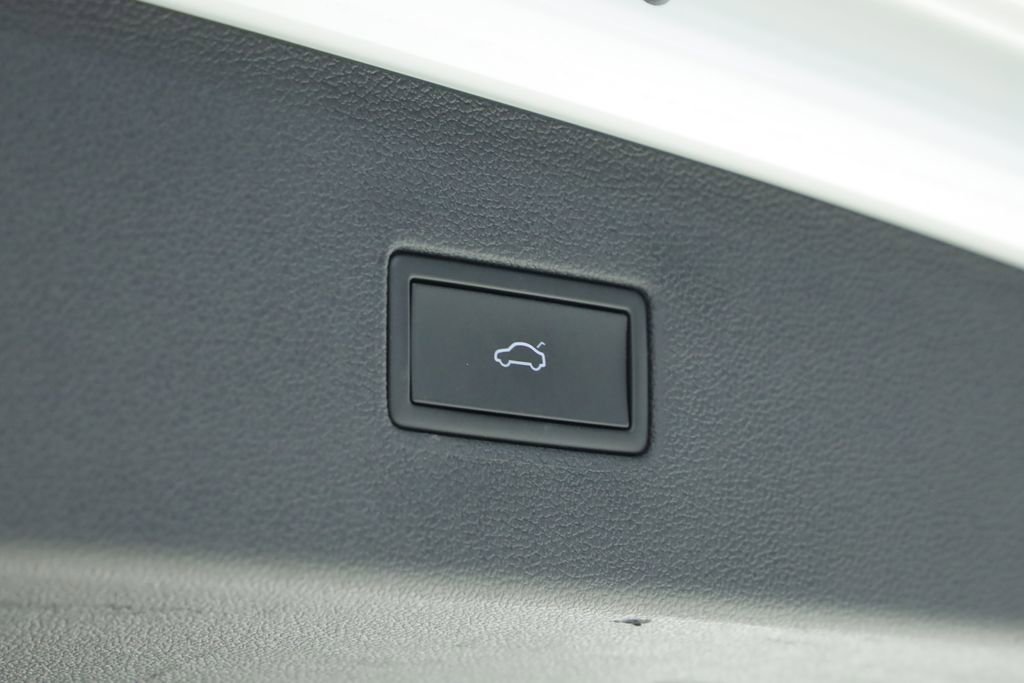 Used 2022 Volkswagen Tiguan SE AWD/4WD image 40