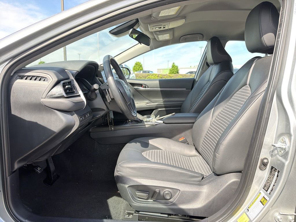 Used 2024 Toyota Camry SE image 11