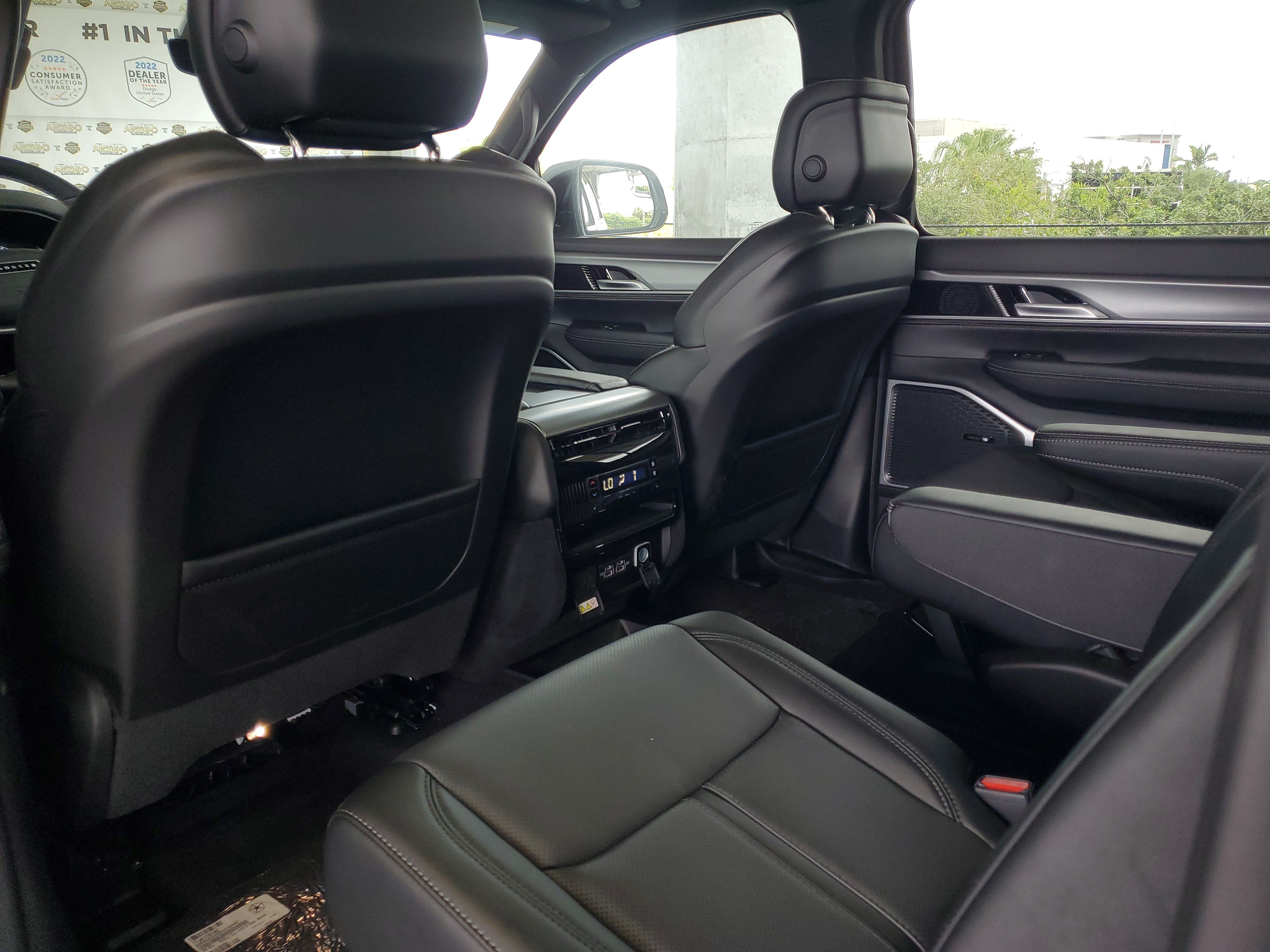 New 2025 Jeep Wagoneer Series II w/ Premium Group I AWD/4WD image 9