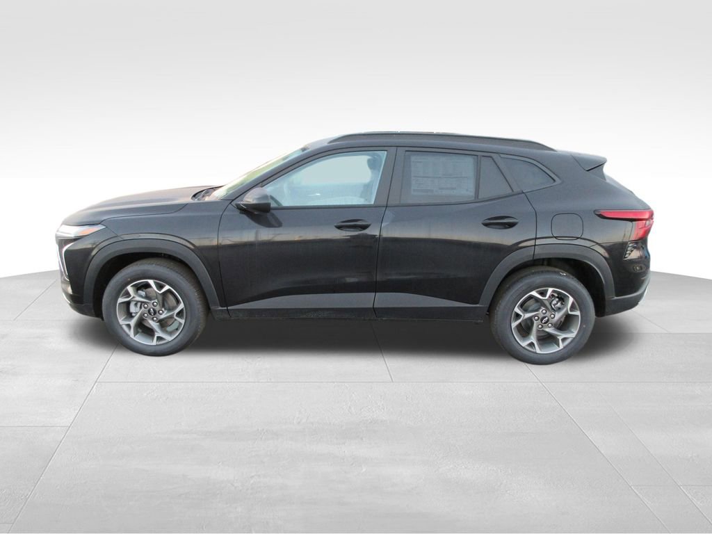 New 2026 Chevrolet Trax LT w/ LPO, Blackout Package FWD video 2