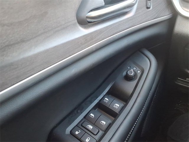 Used 2025 Jeep Grand Cherokee Limited image 22