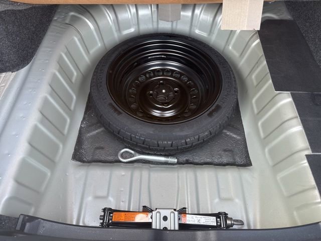 Used 2025 Nissan Versa SV image 37