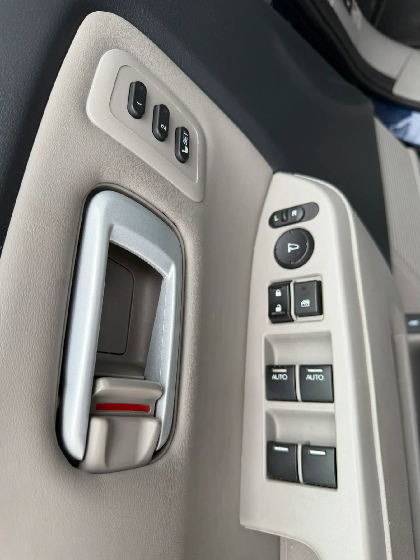 Used 2015 Honda Pilot Touring image 23