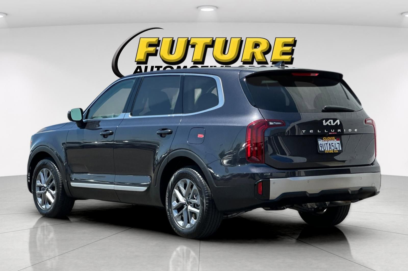 Used 2025 Kia Telluride LX FWD image 6