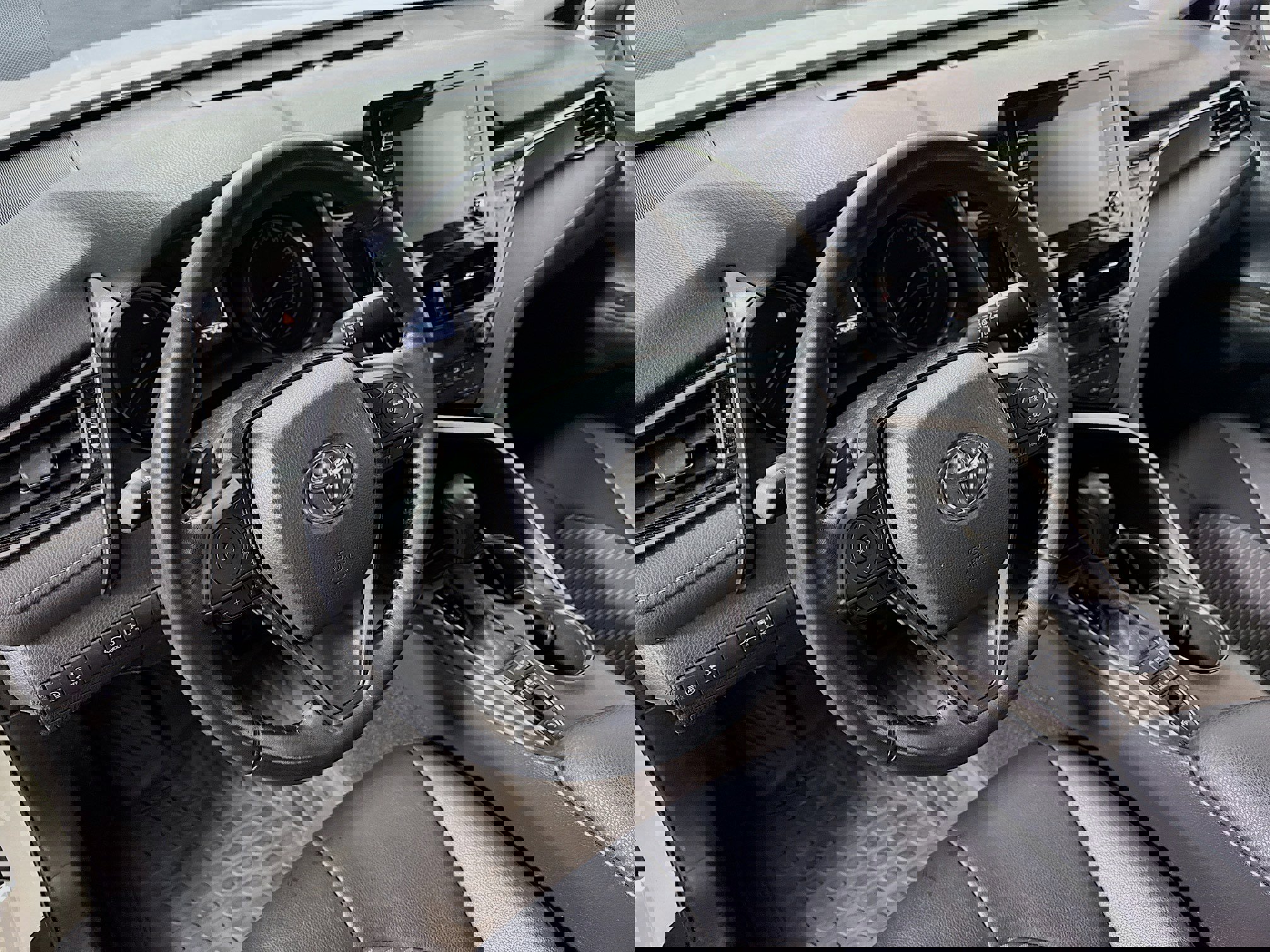 Used 2022 Toyota Camry SE image 10