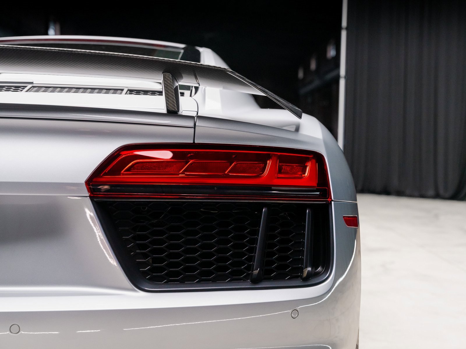 Used 2018 Audi R8 V10 w/ Premium Package image 40