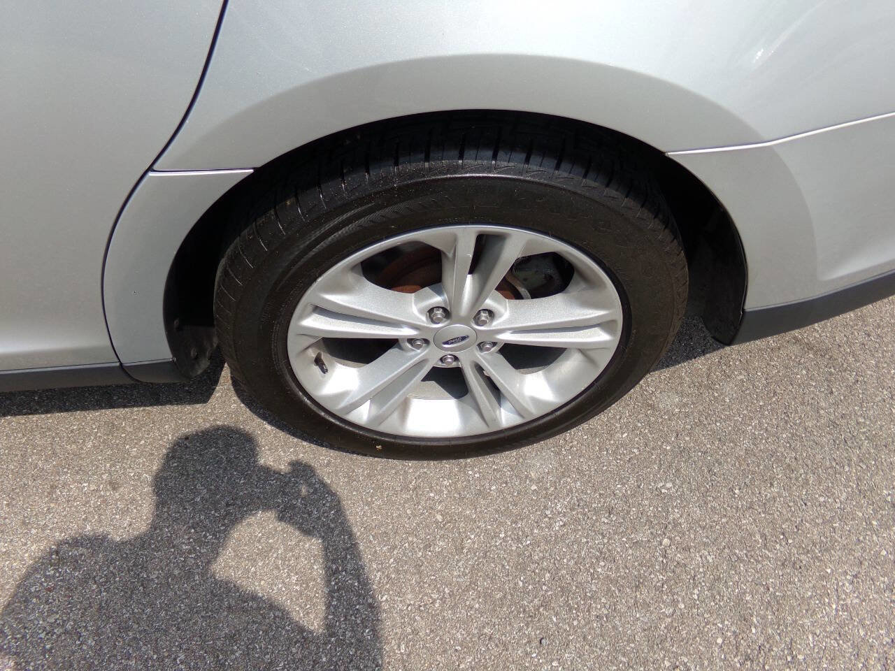 Used 2016 Ford Taurus SE image 33