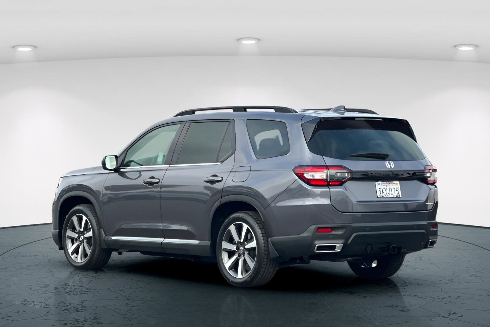 Certified 2024 Honda Pilot Touring image 4