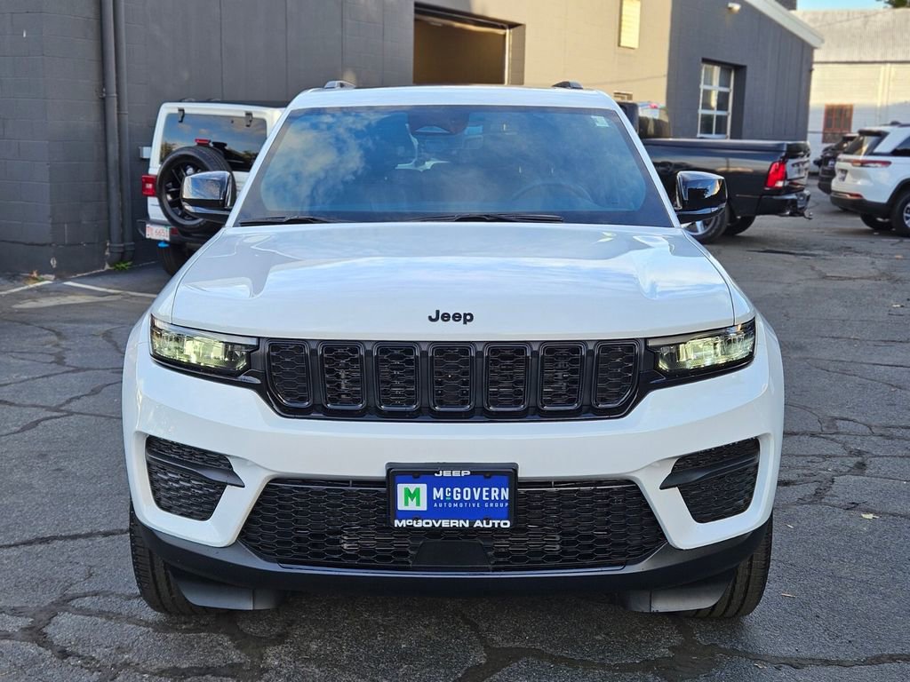 New 2025 Jeep Grand Cherokee Altitude image 8