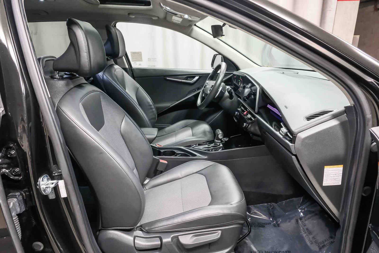 Used 2023 Kia Niro EX Touring FWD image 20