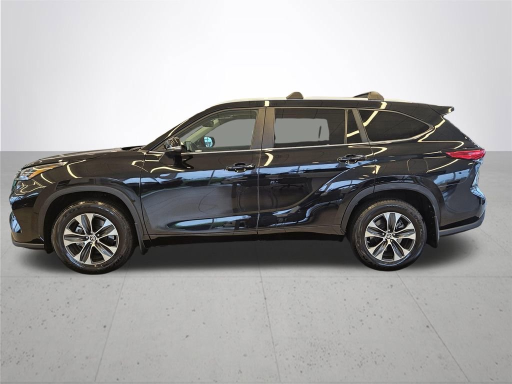 Used 2023 Toyota Highlander XLE image 11