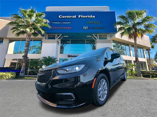 Certified 2024 Chrysler Pacifica Touring-L image 9