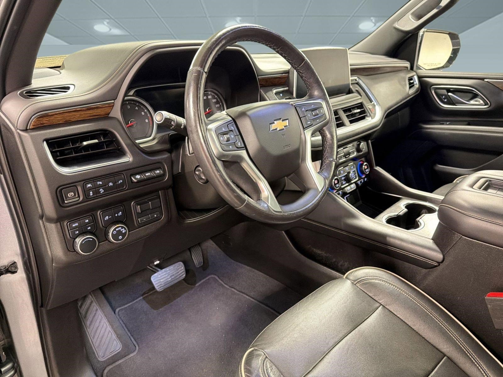 Used 2021 Chevrolet Tahoe Premier w/ Premium Package AWD/4WD image 4