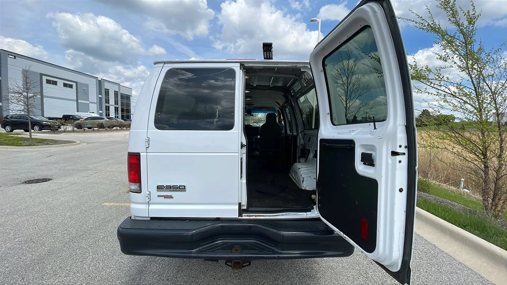 Used 2013 Ford E-350 and Econoline 350 Super Duty w/ Crew Van Pkg RWD image 20