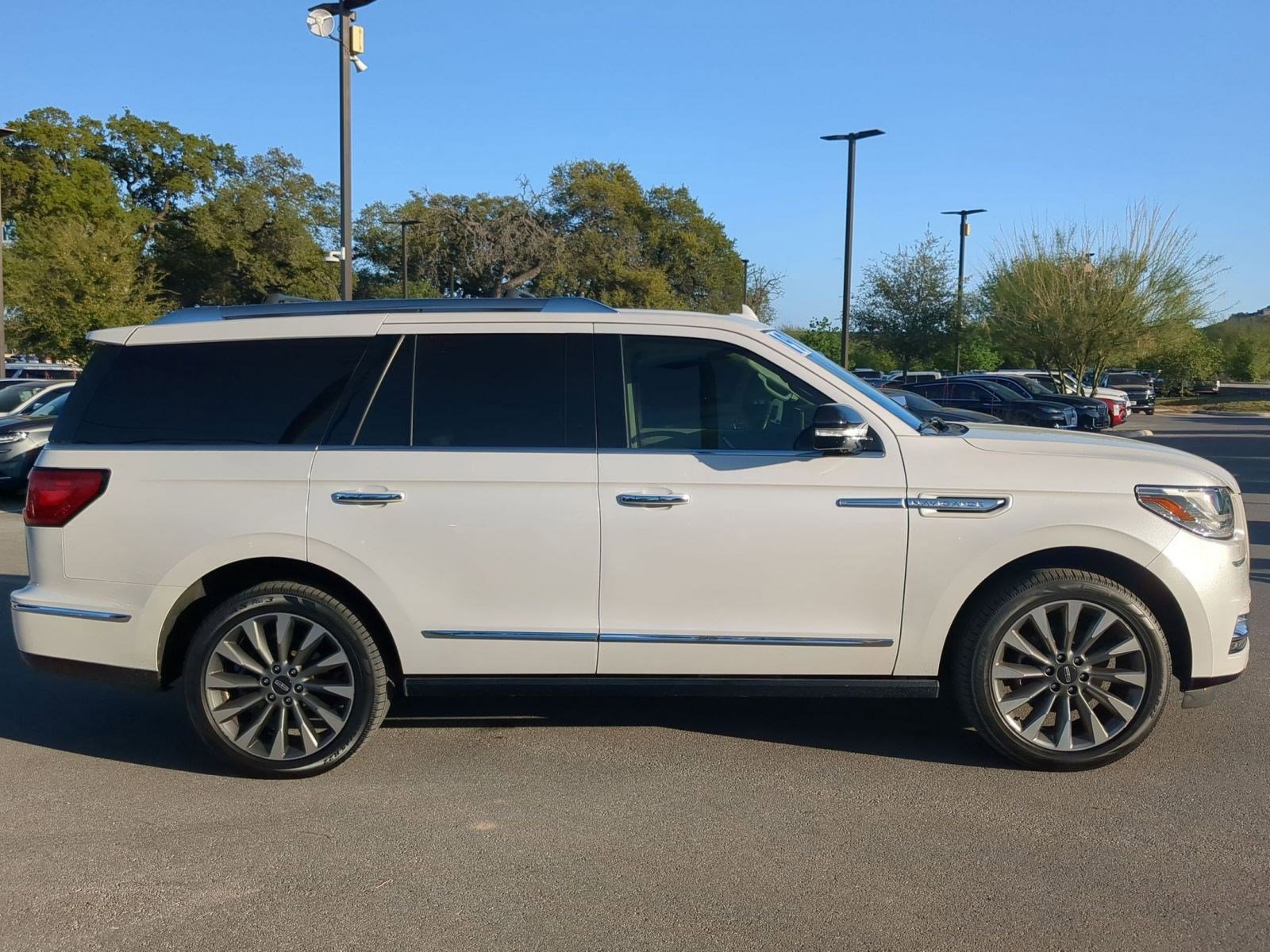 Used 2019 Lincoln Navigator Select w/ Cargo Package image 2