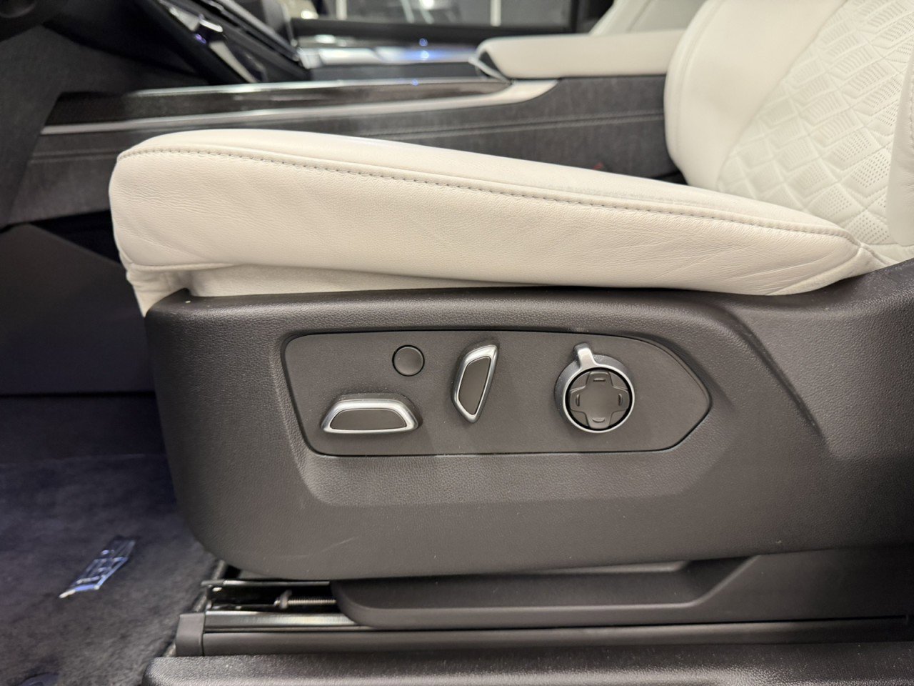 Used 2025 Cadillac Escalade V image 31