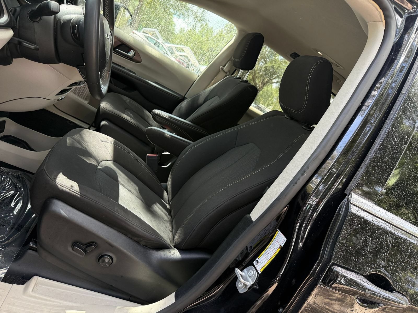 Used 2024 Chrysler Voyager LX FWD image 25