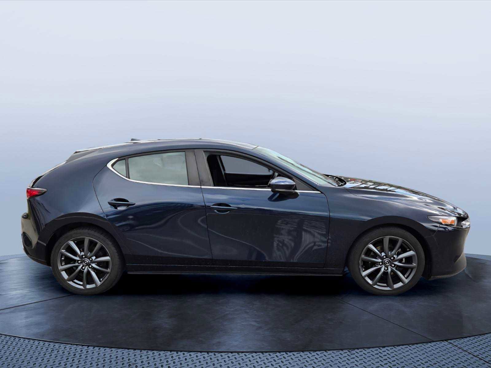 Used 2019 MAZDA MAZDA3 AWD Hatchback w/ Preferred Pkg image 6