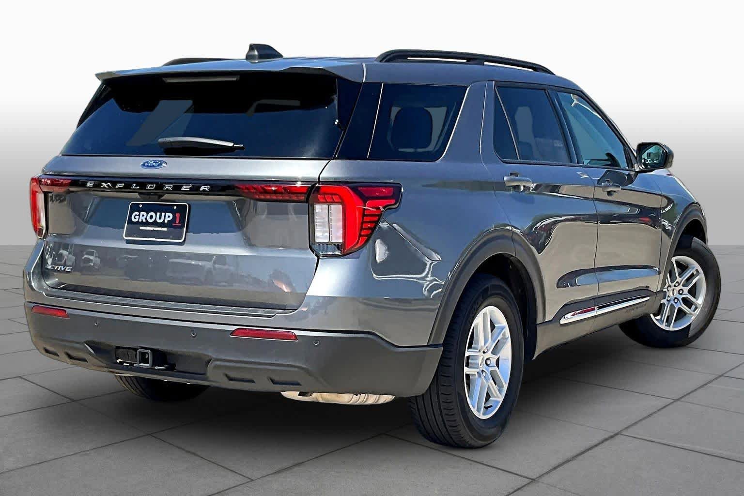 Used 2025 Ford Explorer Active RWD image 12