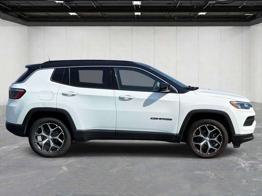 Used 2024 Jeep Compass Limited AWD/4WD image 4