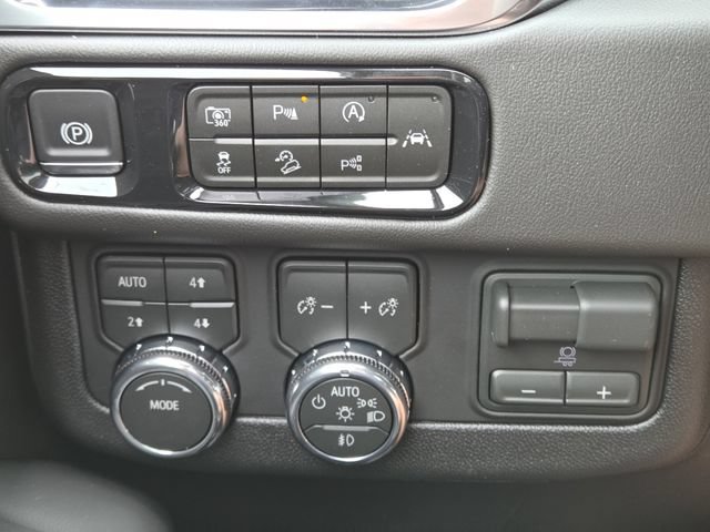 New 2026 GMC Yukon Elevation w/ Elevation Premium Package AWD/4WD image 14