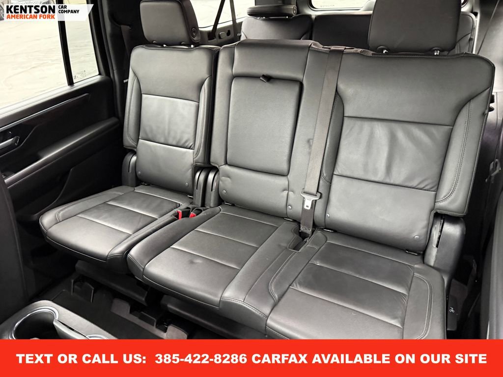 Used 2025 Chevrolet Suburban Z71 image 32