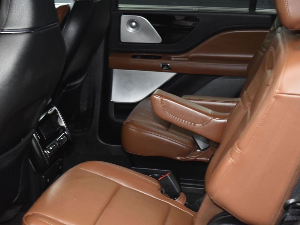 Used 2023 Lincoln Aviator Reserve w/ Equipment Group 201A image 11