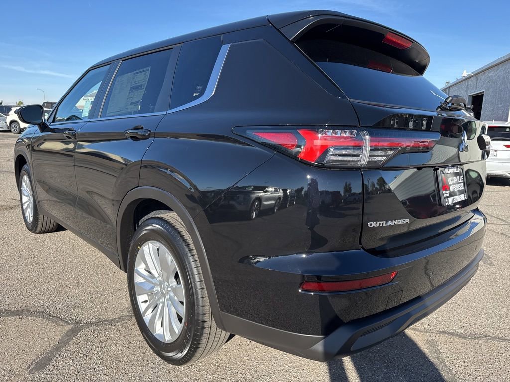 New 2025 Mitsubishi Outlander ES image 6